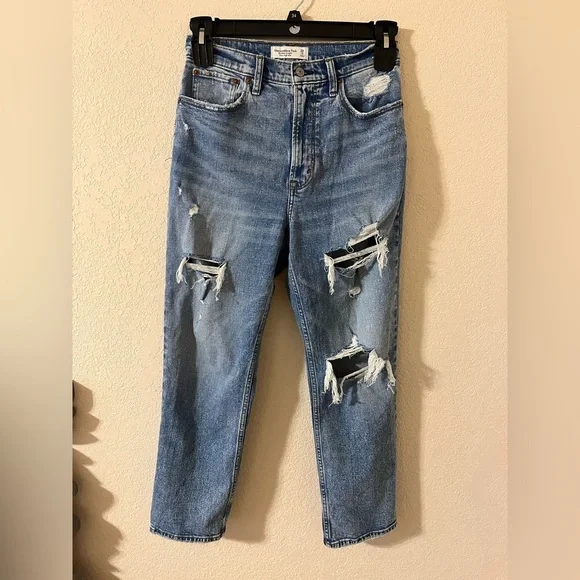 Abercrombie & Fitch Curve Love Ultra High Rise Ankle Straight Jeans - Picture 1 of 3